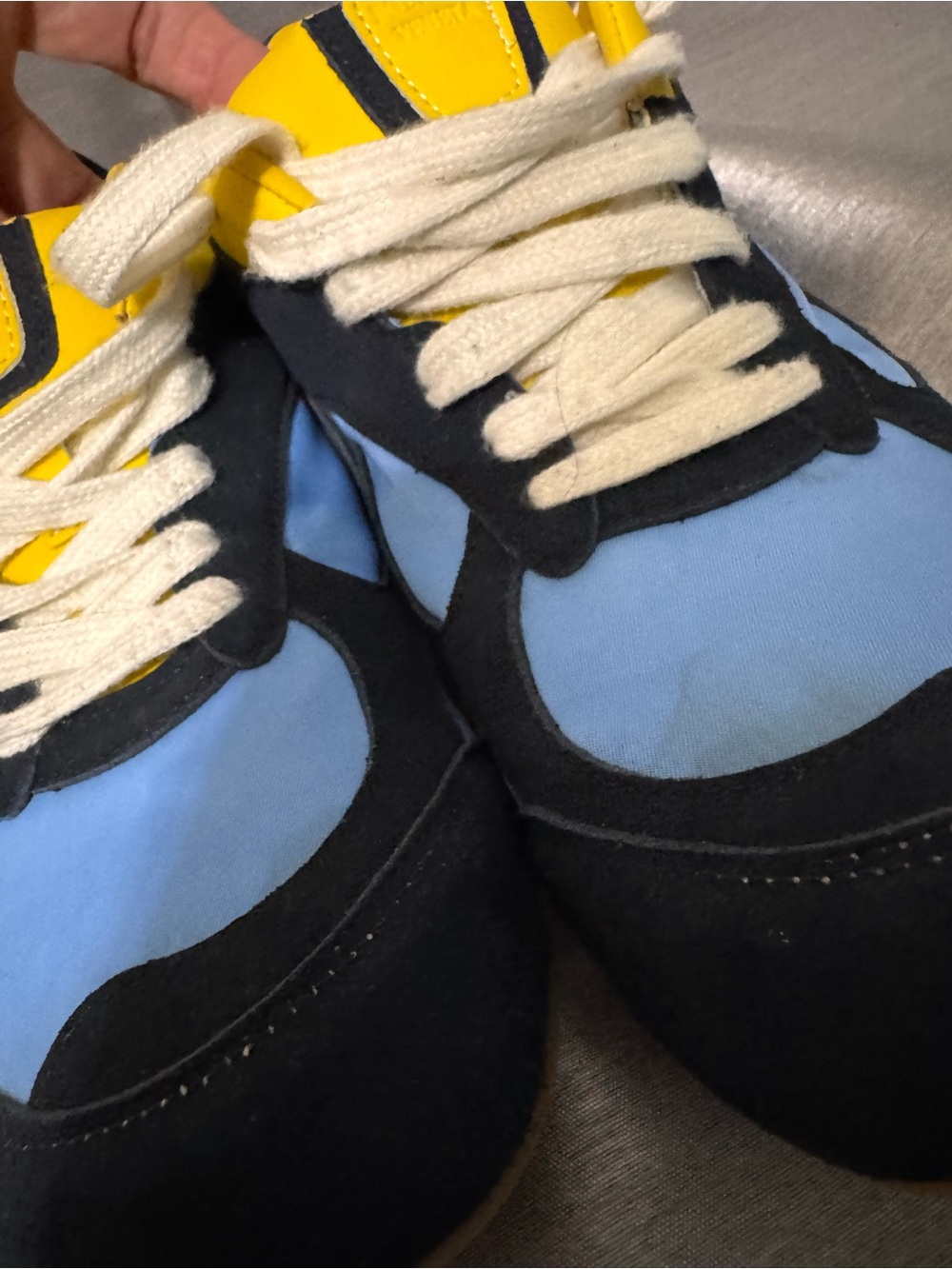 Sneakers Unisex Light Blue and Black Retro Runner with Yellow Accent - Picture 9 of 16
